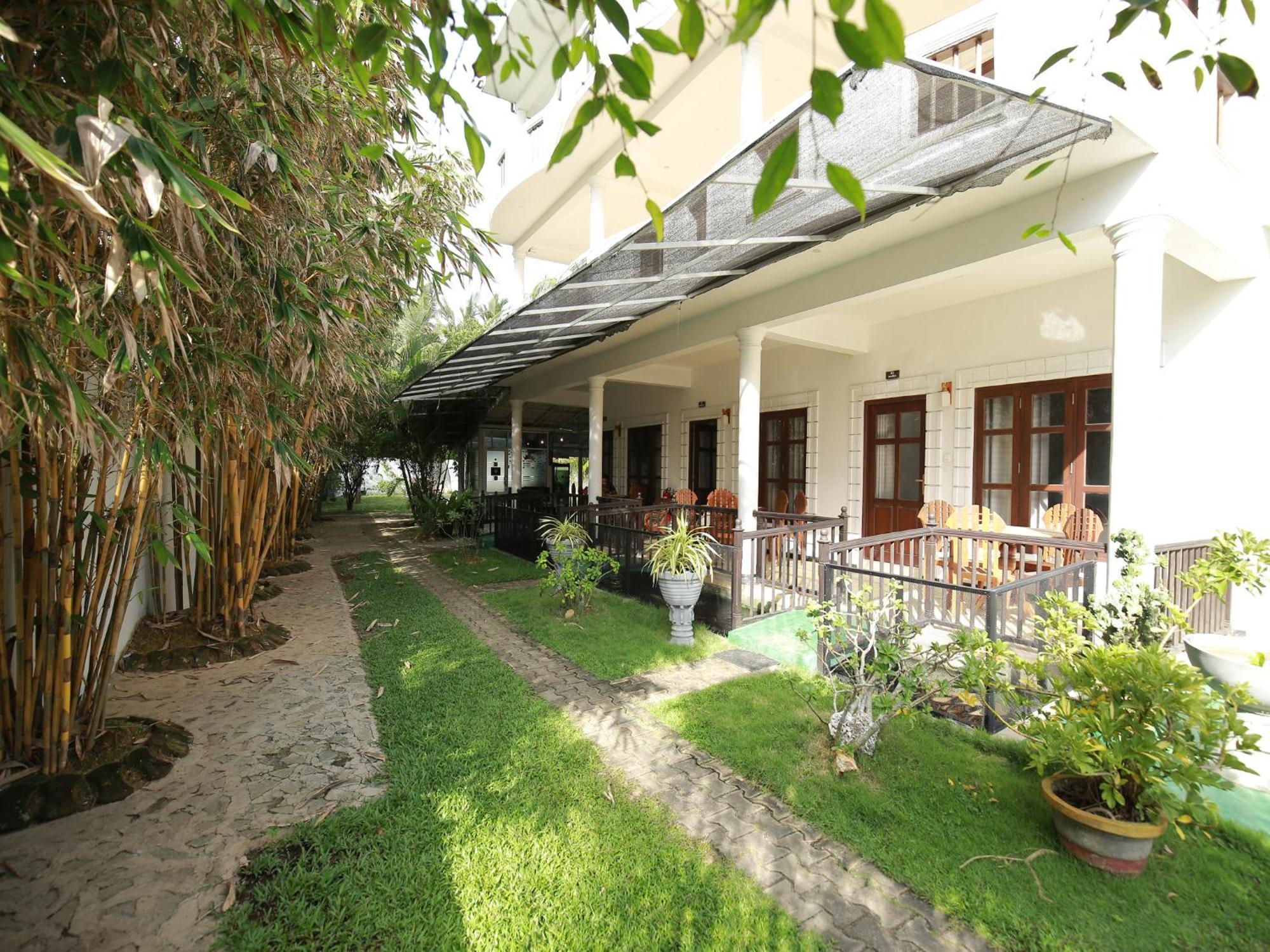 Crystal Oceanic Hotell Ahangama Exteriör bild